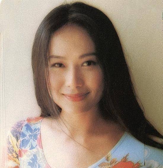 叶童女装如此美丽可怎么也bsport体育登录走不出许仙的影子你们觉得叶童美吗(图1)